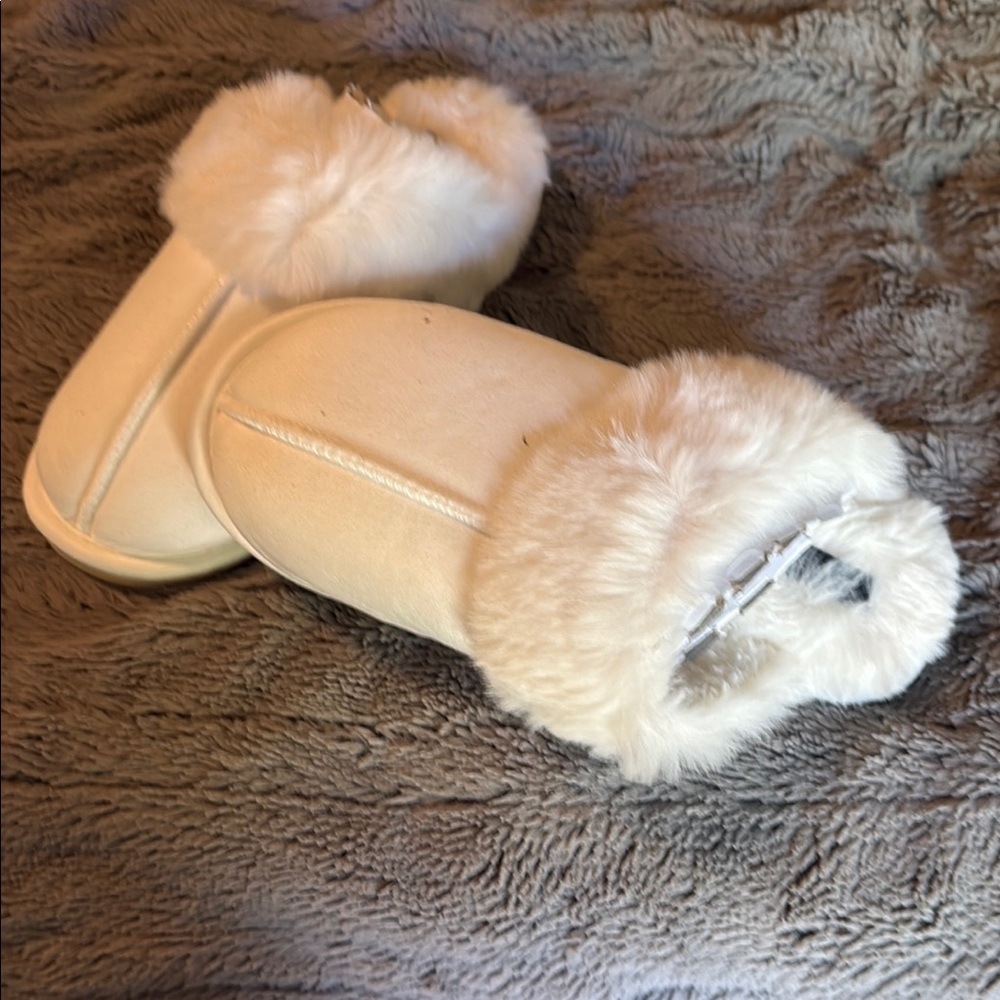 Nine West Cream Slippers with Faux Fur Trim